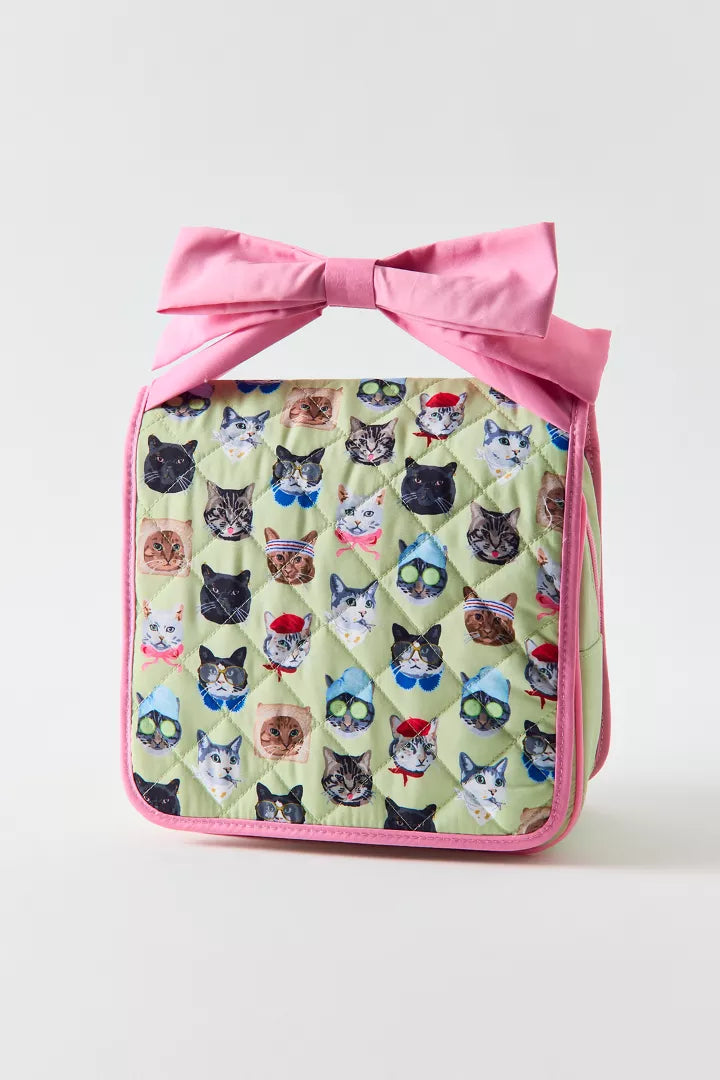 Bolsa organizadora de maquillaje UO Patterned Large Travel Makeup Bag con cierre zipper.
