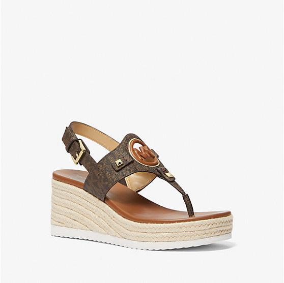 Michael Kors - Aubrey Cutout Signature Logo Wedge Sandal | Elegancia y Confort en Cada Paso
