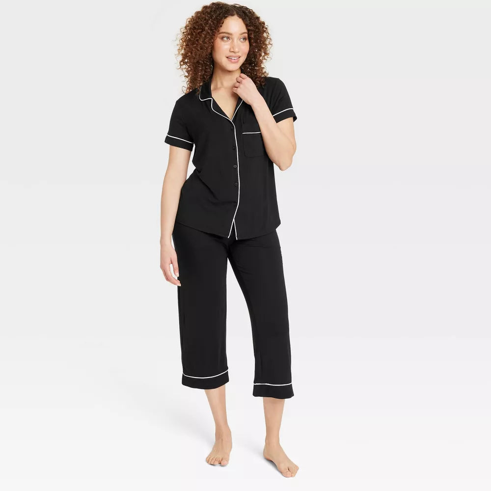 Auden Cloud Knit Modal Pajama Set pijama capri para mujer color negro #Color_Black