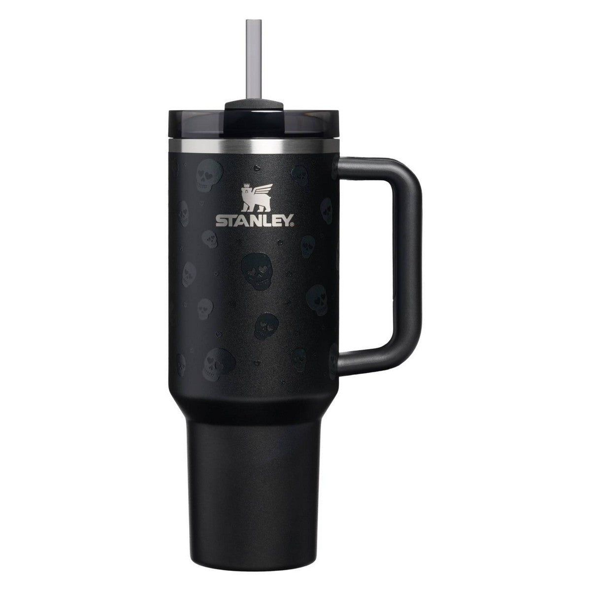 Termo Stanley Sweetheart Skulls de 40 oz, vista frontal negra con asa y popote #tamaño_1183 ml / 40 oz