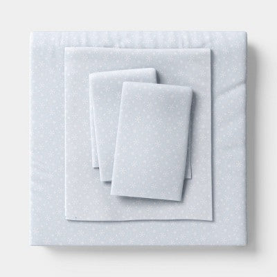 Wondershop Holiday Flannel Sheet Set, fotografía oficial del juego de sábanas, detalle 1 #color_WS Blue Snowflake Reactive