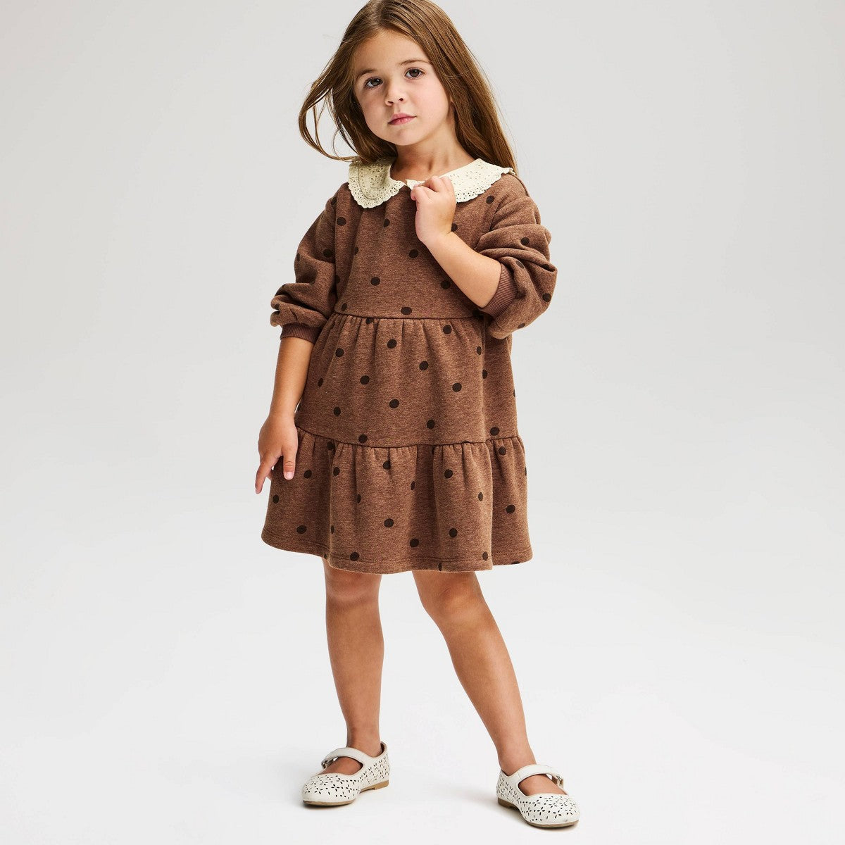 Cat & Jack vestido fleece tiered café para bebé y niña pequeña, vista principal #color_CJ Brown