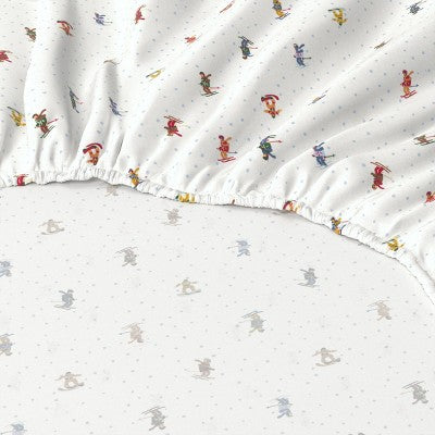 Wondershop Holiday Flannel Sheet Set, fotografía oficial del juego de sábanas, detalle 4 #color_WS Skiers