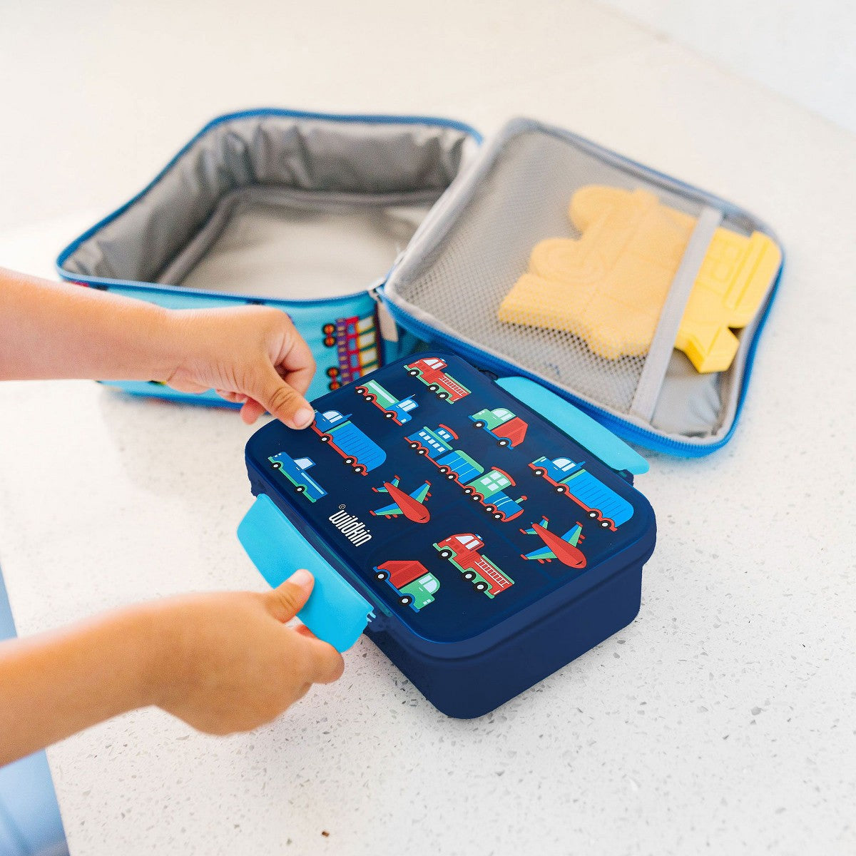 Bento box reutilizable Wildkin Transportation, vista del producto #color_WIK Transportation
