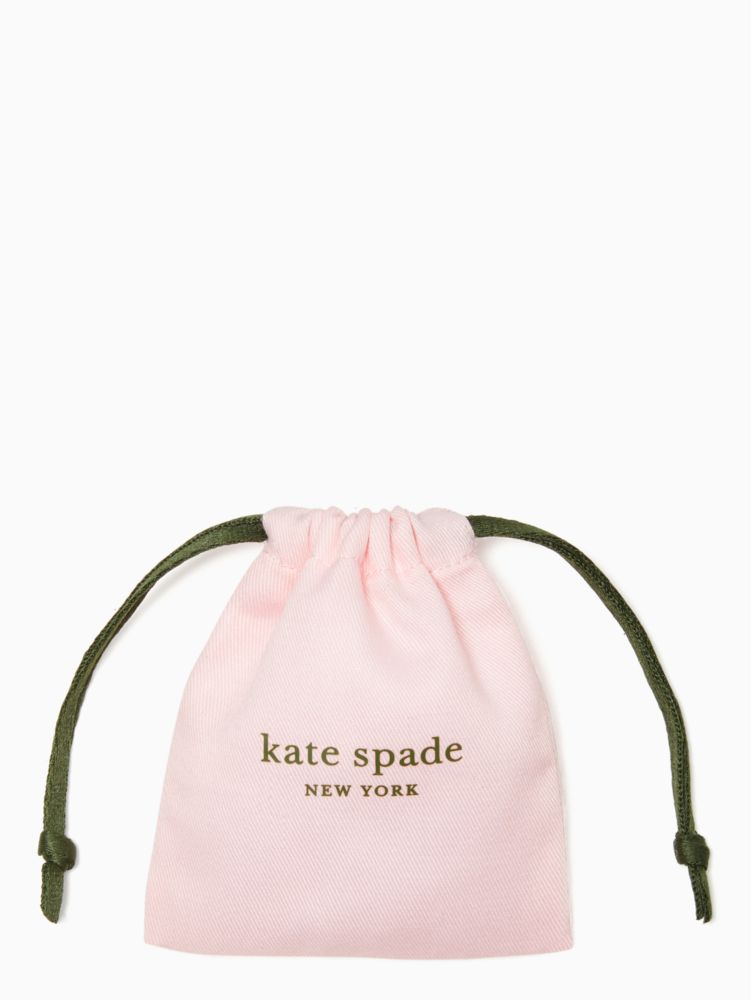 Kate Spade Spades & Studs Mini Pendant puesto al cuello con acabado rose gold