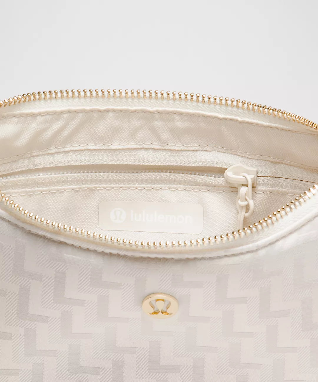 City Essentials Small Shoulder Bag 3L Monogram Jacquard