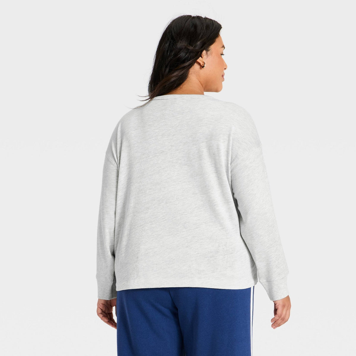 Universal Thread espalda de playera gris jaspeada con hombros caídos y dobladillo recto #color_UT Heather Gray