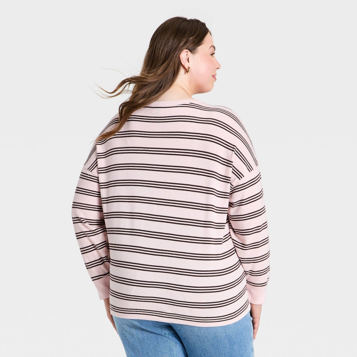 Universal Thread espalda de playera rosa de manga larga con rayas negras #color_UT Pink Striped
