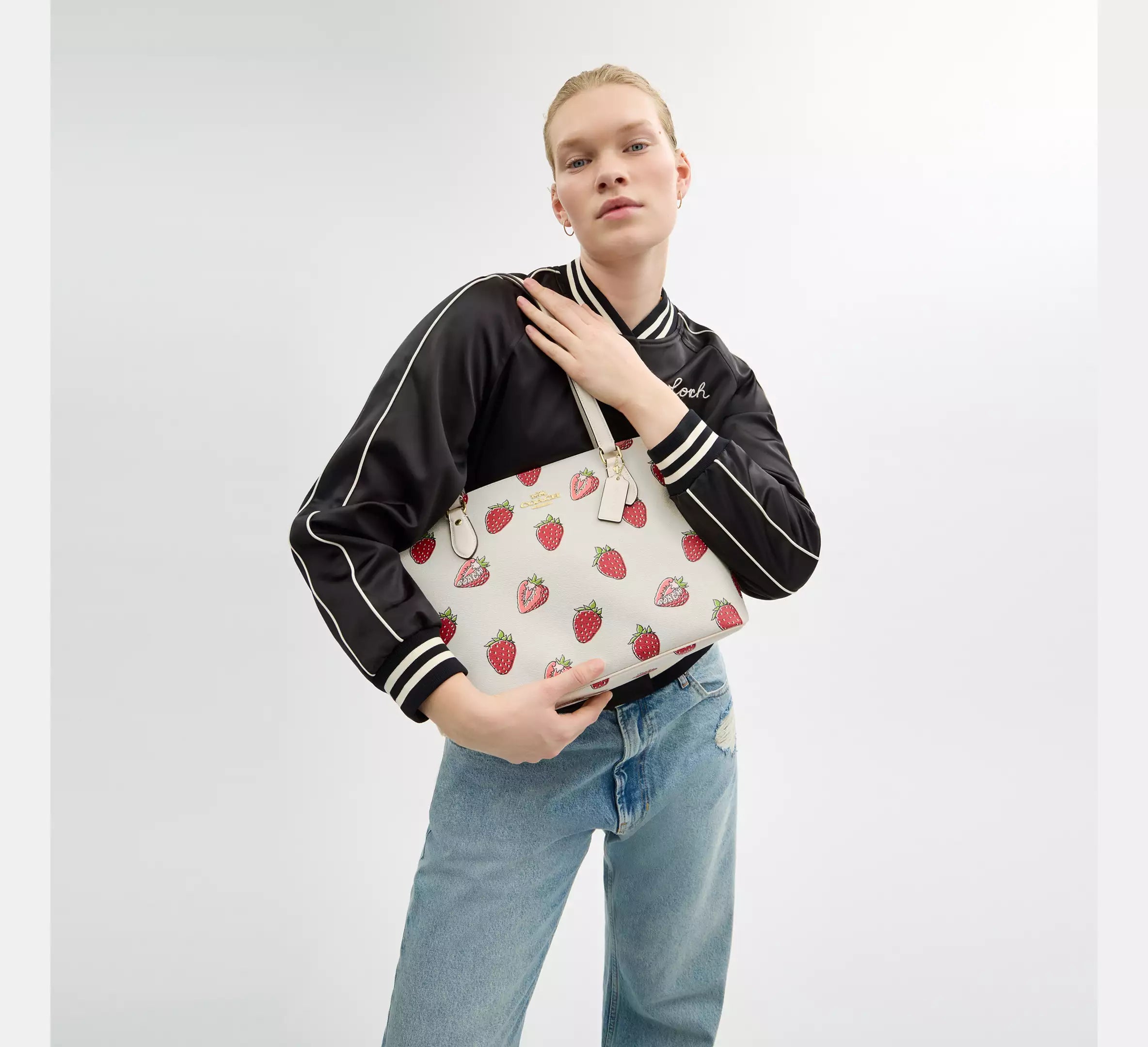 Gallery Tote Bag With Strawberry Print