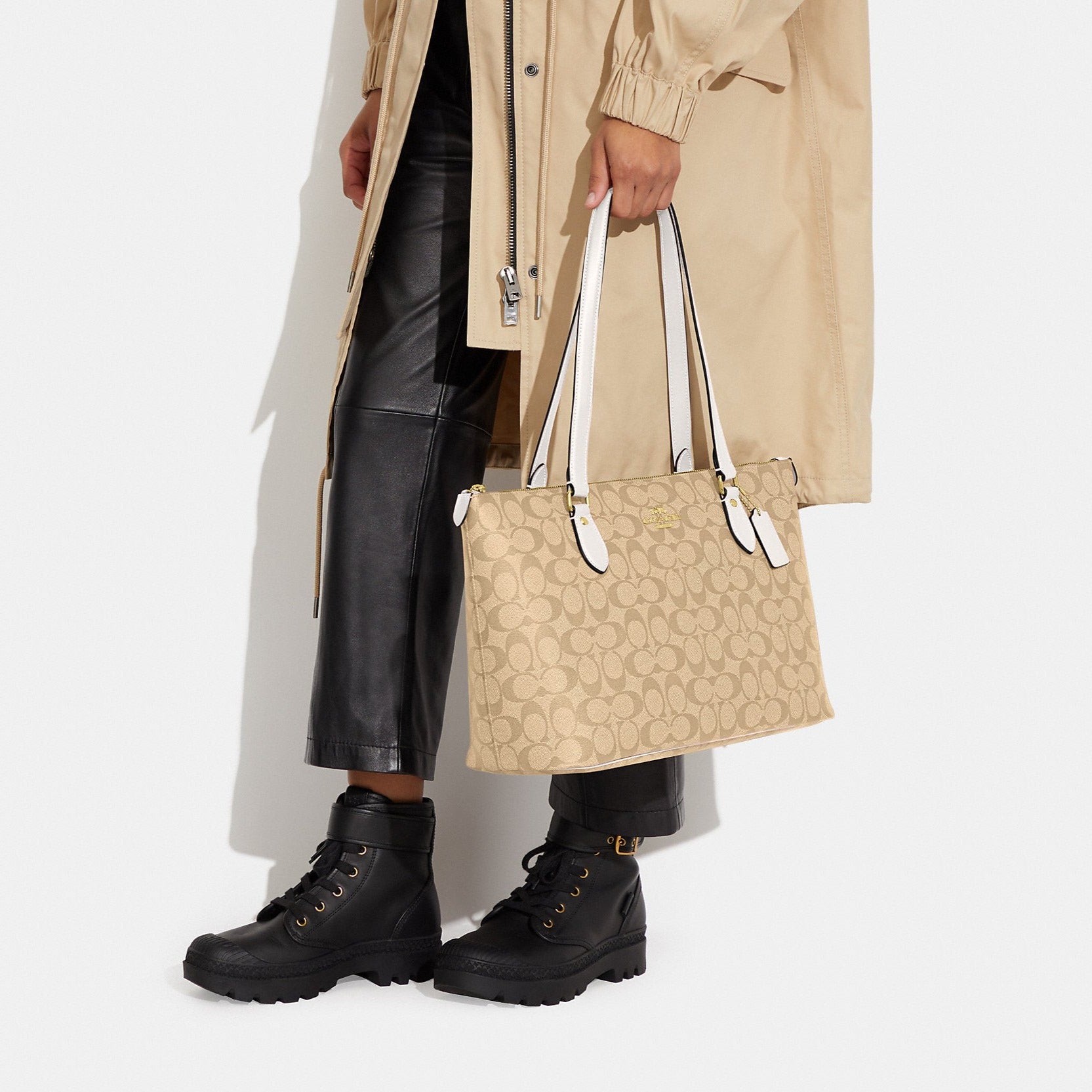 Gallery Tote In Signature Canvas