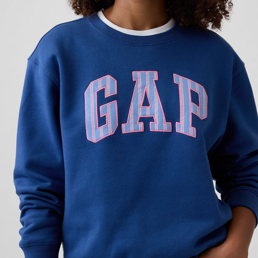 Detalle del logo y la tela de la sudadera GAP Blue track #color_GAP Blue track