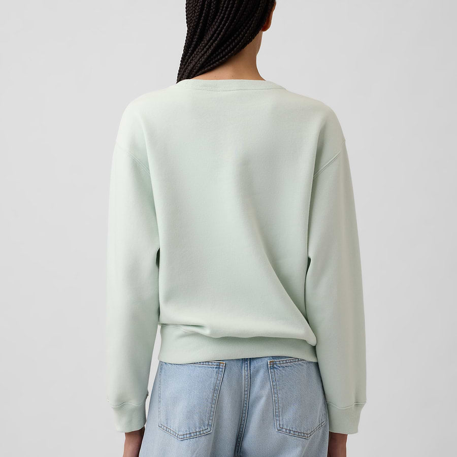 Vista posterior de la sudadera GAP Chic mint green en modelo #color_GAP Chic mint green