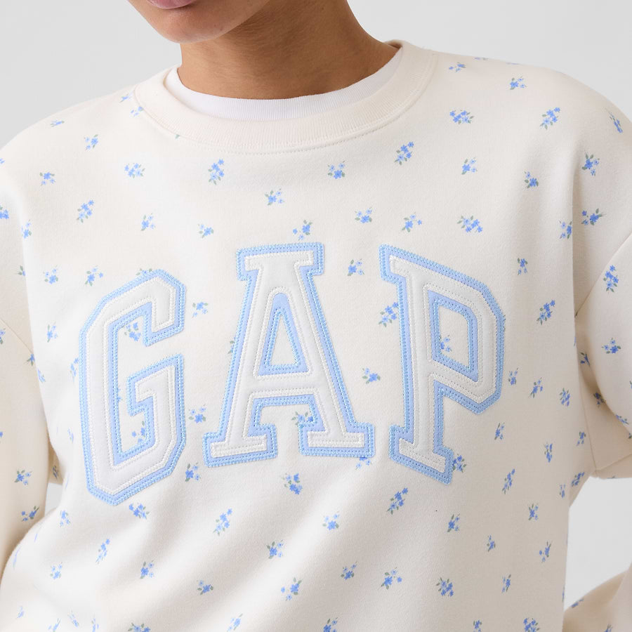 Detalle del logo y la tela de la sudadera GAP White blue floral #color_GAP White blue floral