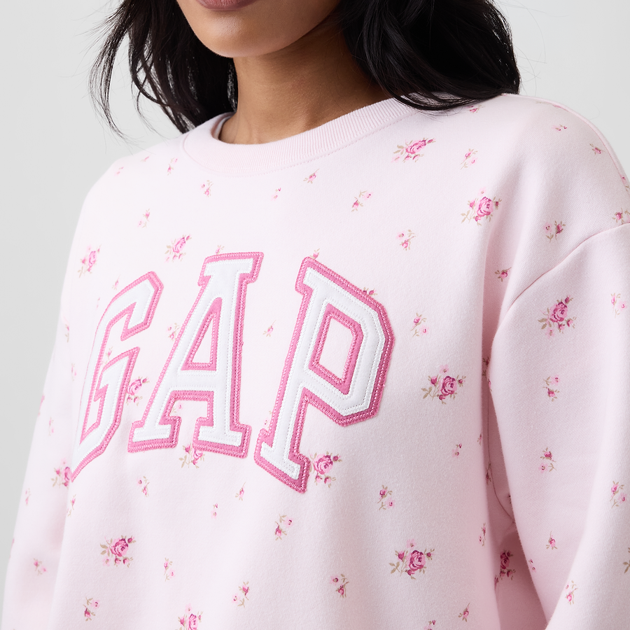 Detalle del logo y la tela de la sudadera GAP Light pink floral #color_GAP Light pink floral
