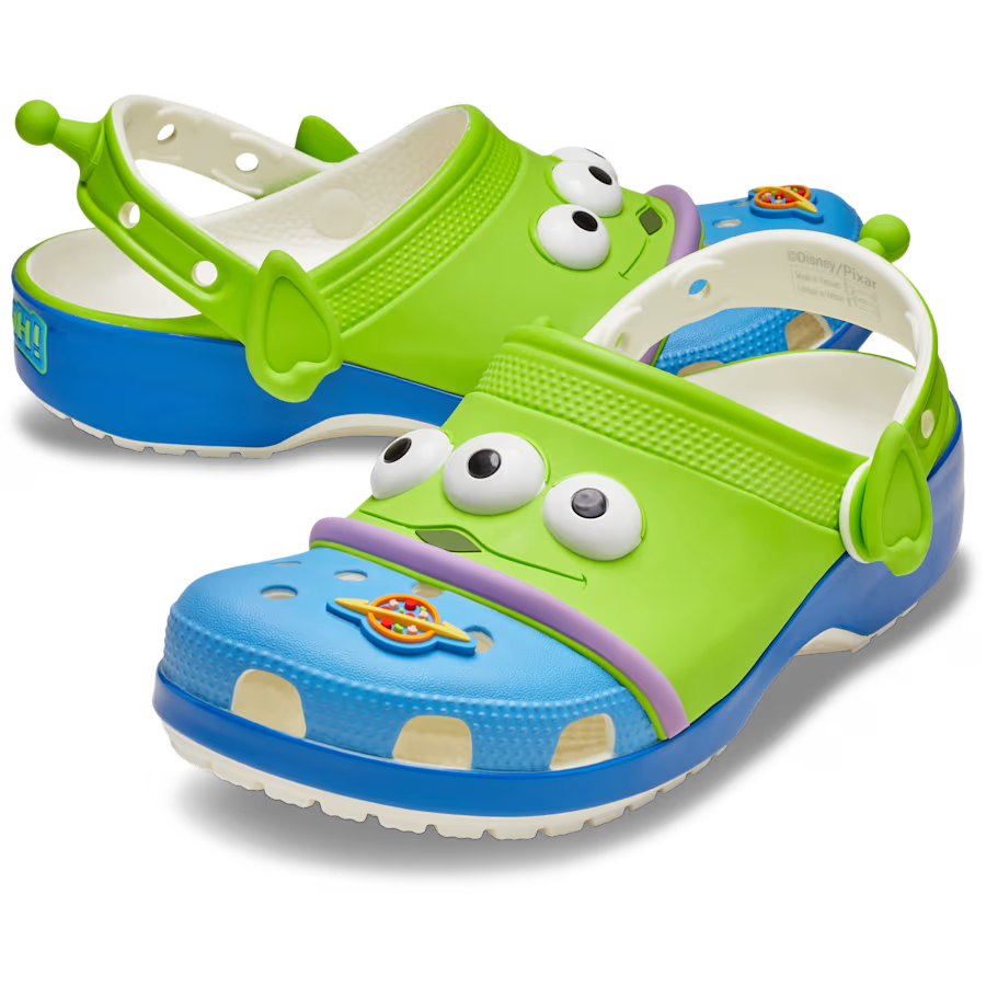 Crocs Disney Pixar Toy Story Alien que brillan en la oscuridad.