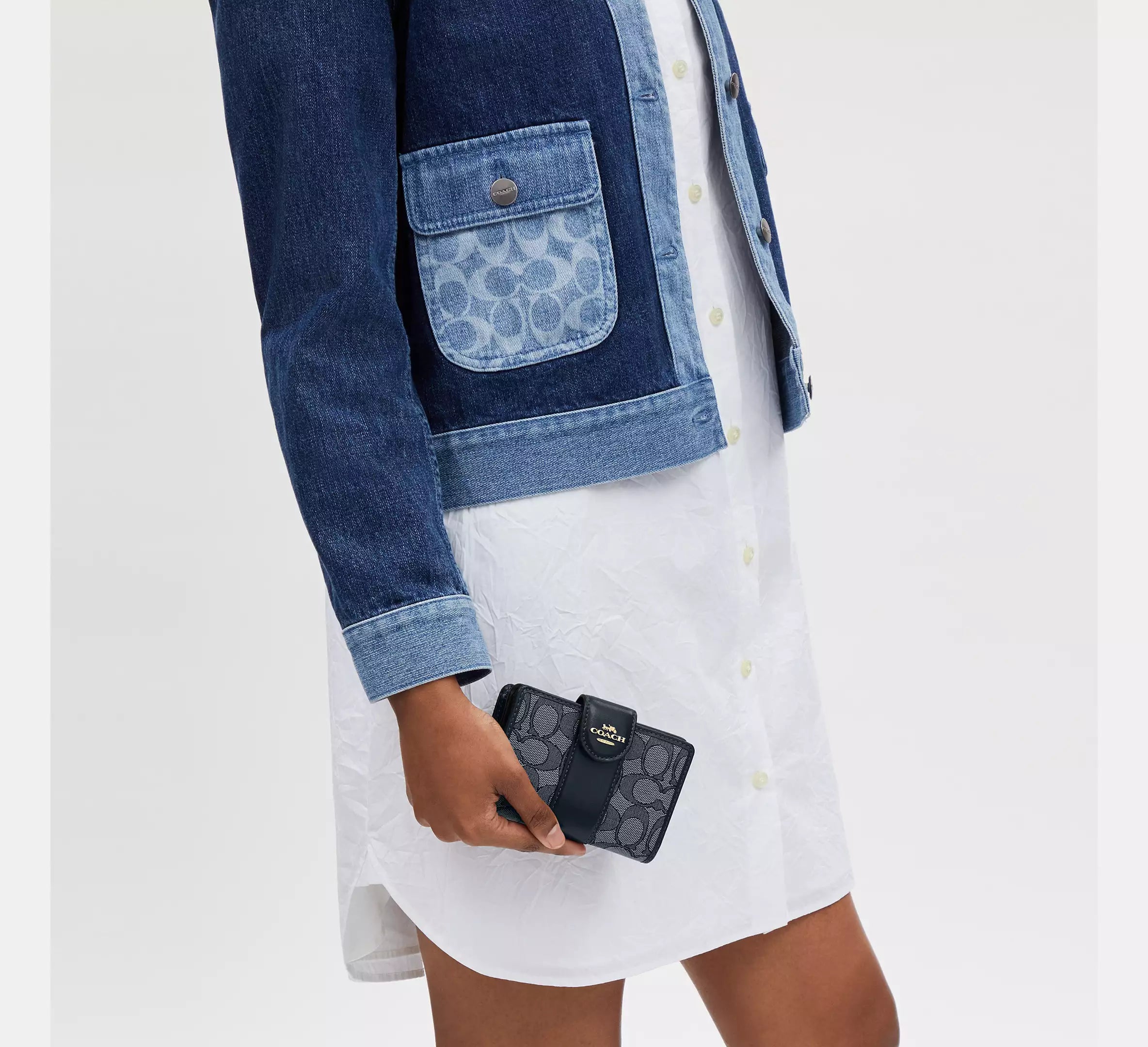 Medium Corner Zip Wallet In Signature Jacquard