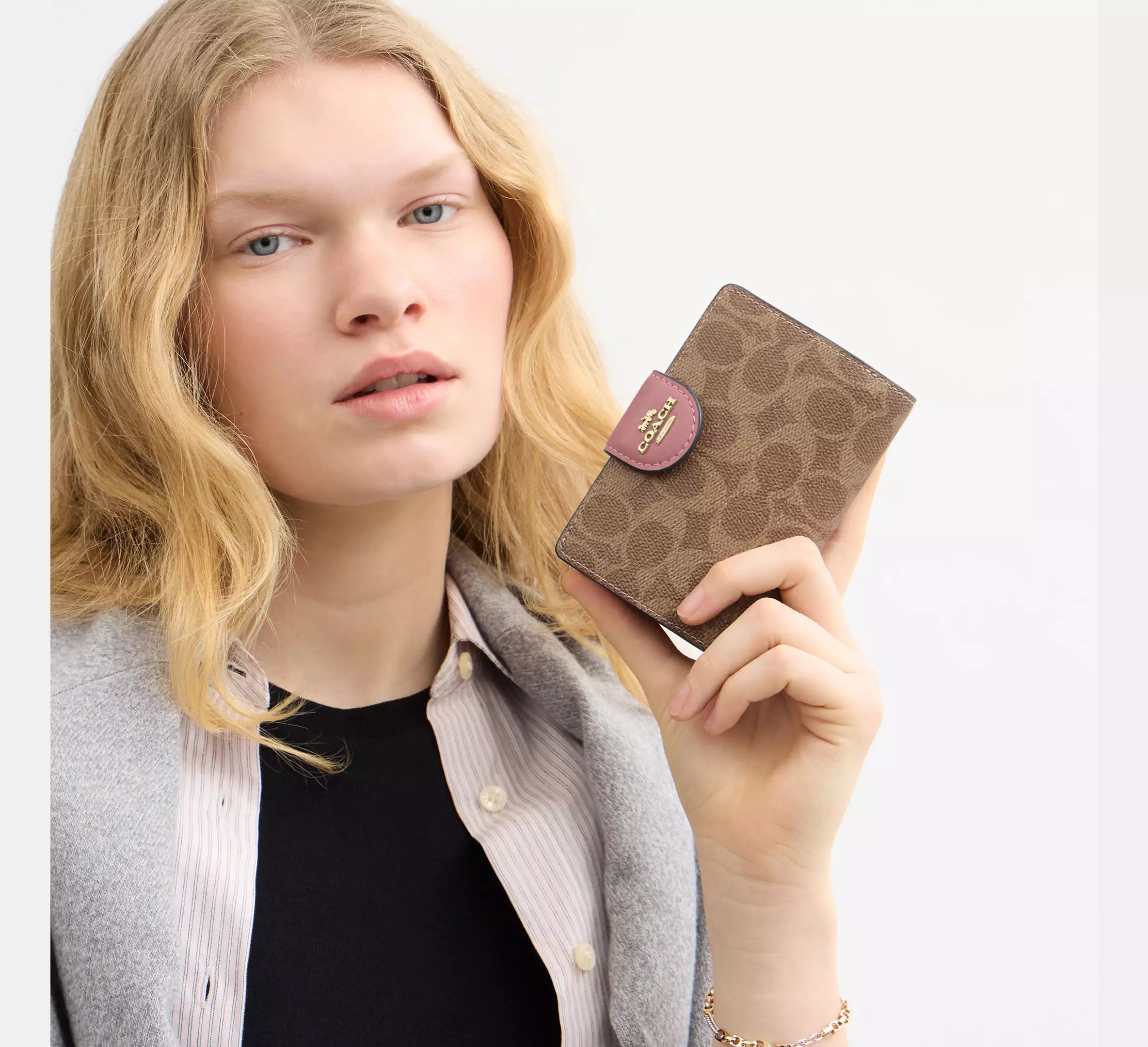 Medium Corner Zip Wallet In Signature Canvas