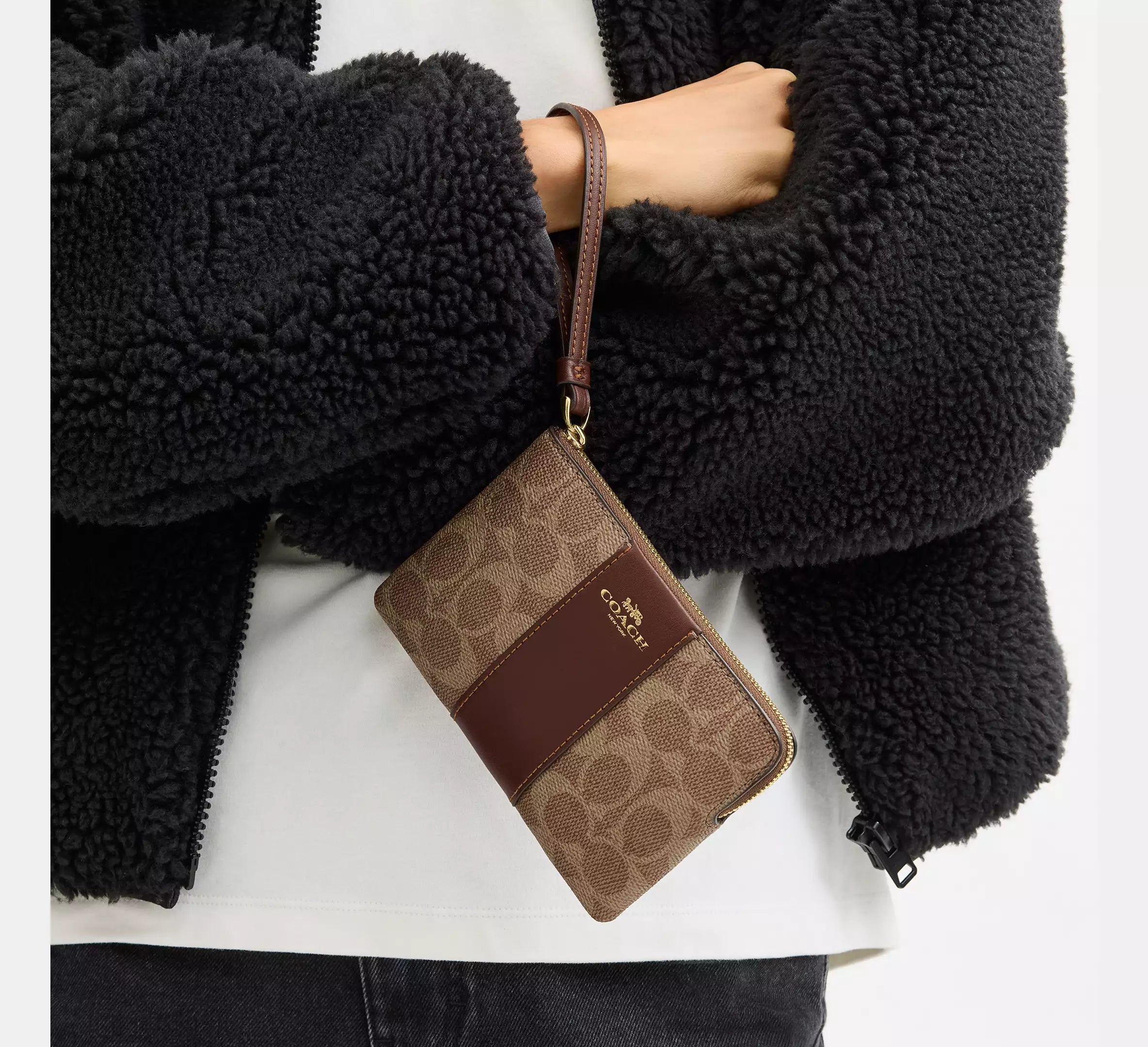 Corner Zip Wristlet In Signature Canvas