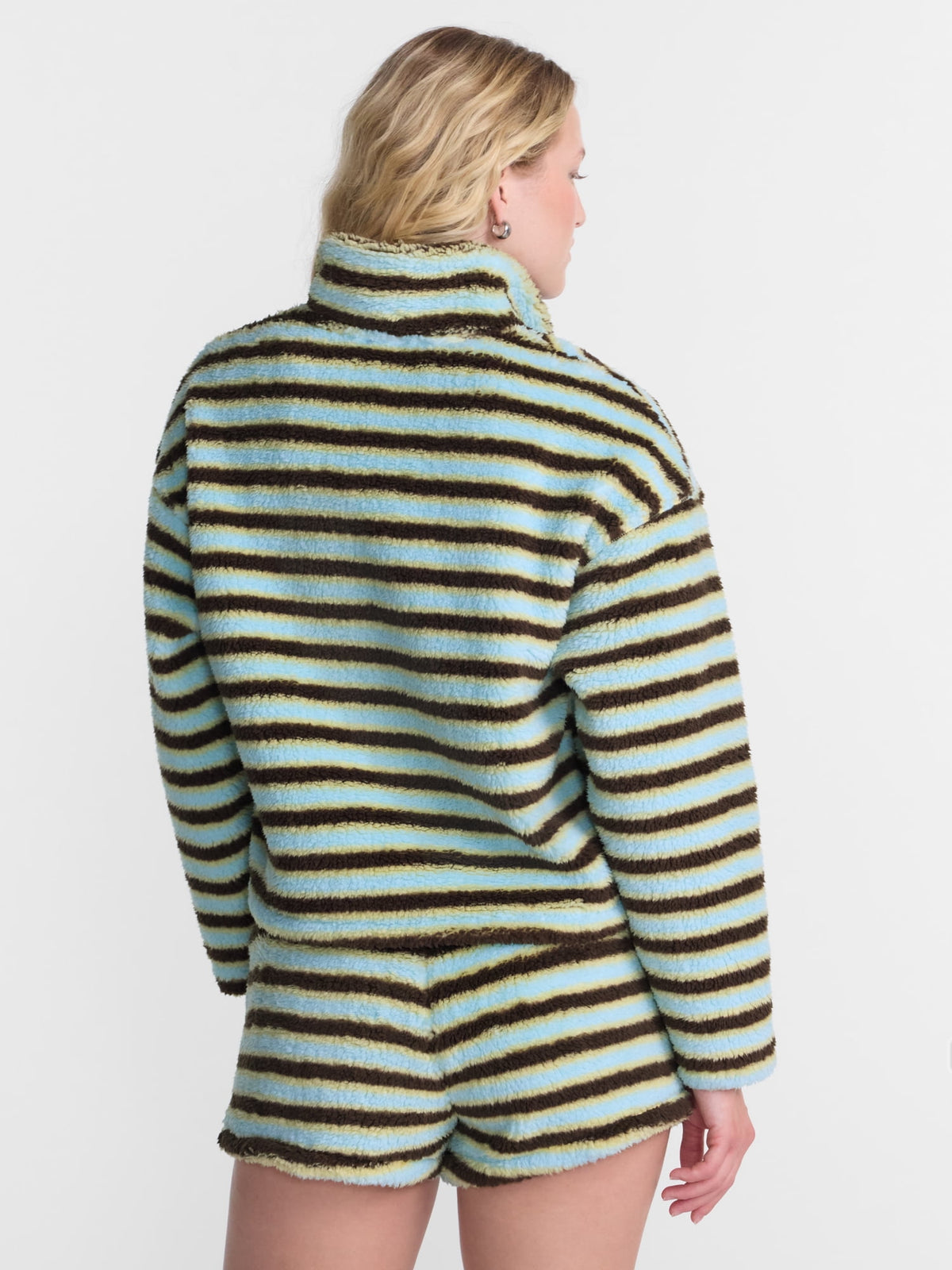 No Boundaries Faux Shearling Plush Pullover para mujer, NOB Bitter Chocolate Stripe, detalle del acabado de la prenda #color_NOB Bitter Chocolate Stripe