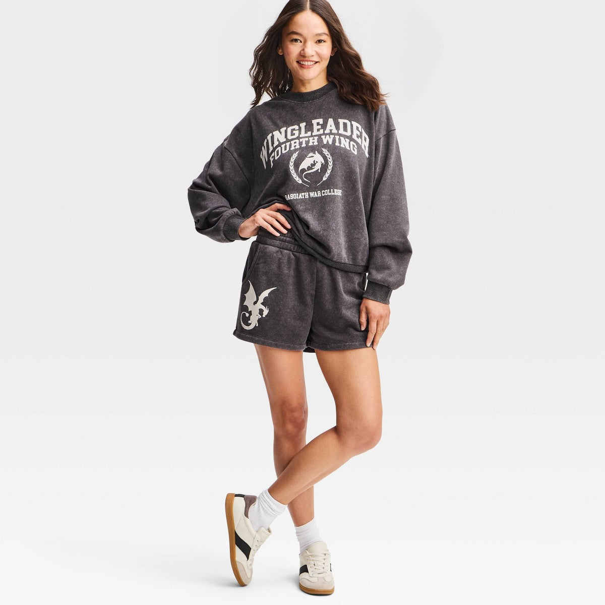 Fourth Wing Dragon fleece pull-on shorts Black Wash vista frontal