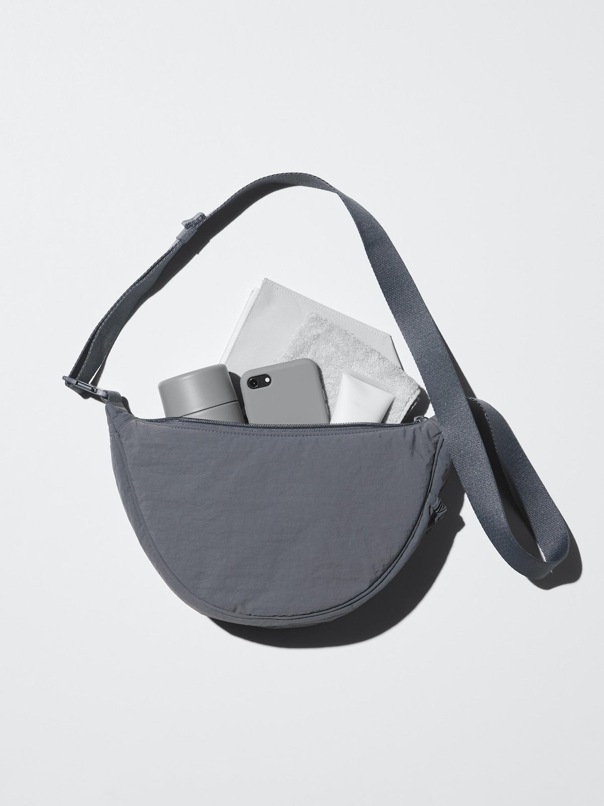 UNIQLO Round Mini Shoulder Bag vista de producto
