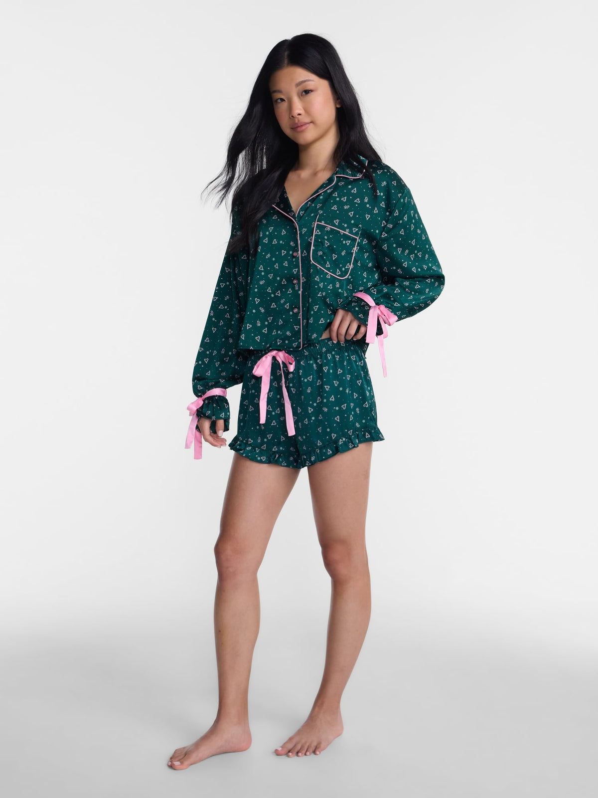 No Boundaries pijama de dos piezas Holiday Satin en diseño Green Fingerpaint #color_NOB Green Fingerpaint