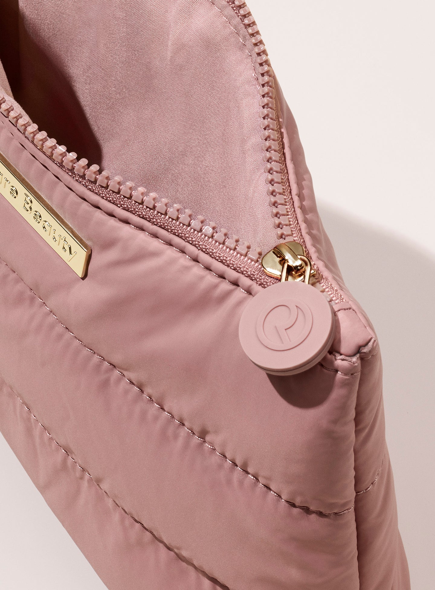 Neceser Rare Beauty ligero para maquillaje y skincare #color_RB Mauve