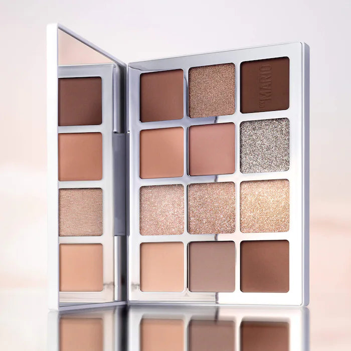 Paleta de sombras para ojos nude con tonos champagne, rosa y café
