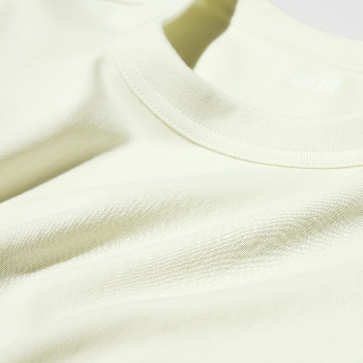 UNIQLO U Crew Neck T-Shirt algodón de peso medio y ajuste cómodo