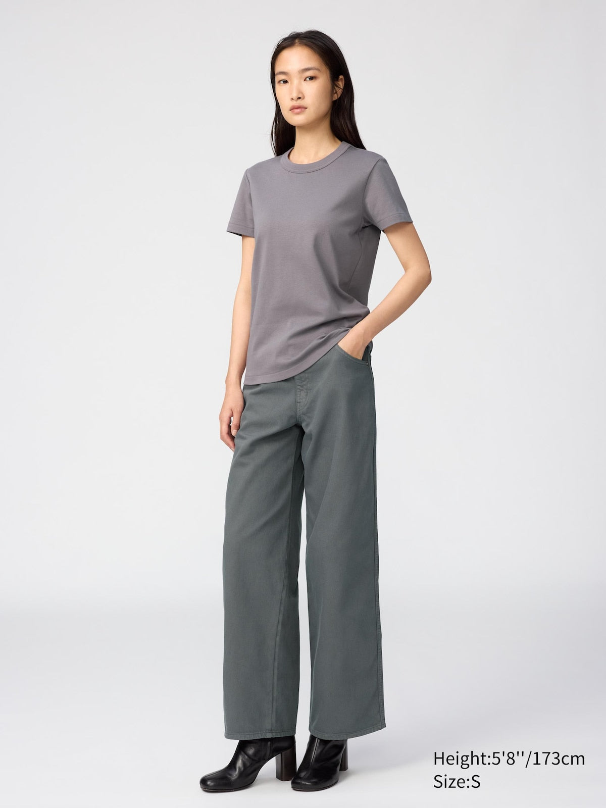UNIQLO U Crew Neck T-Shirt detalle de fit y silueta