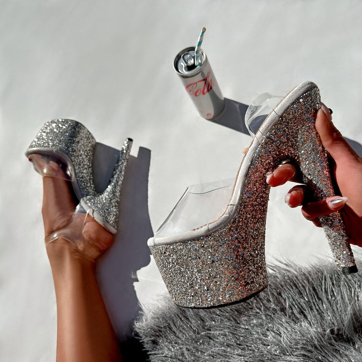 Hella Heels Monroe Glitterati Xtra Stiletto 7 pulgadas detalle glitter