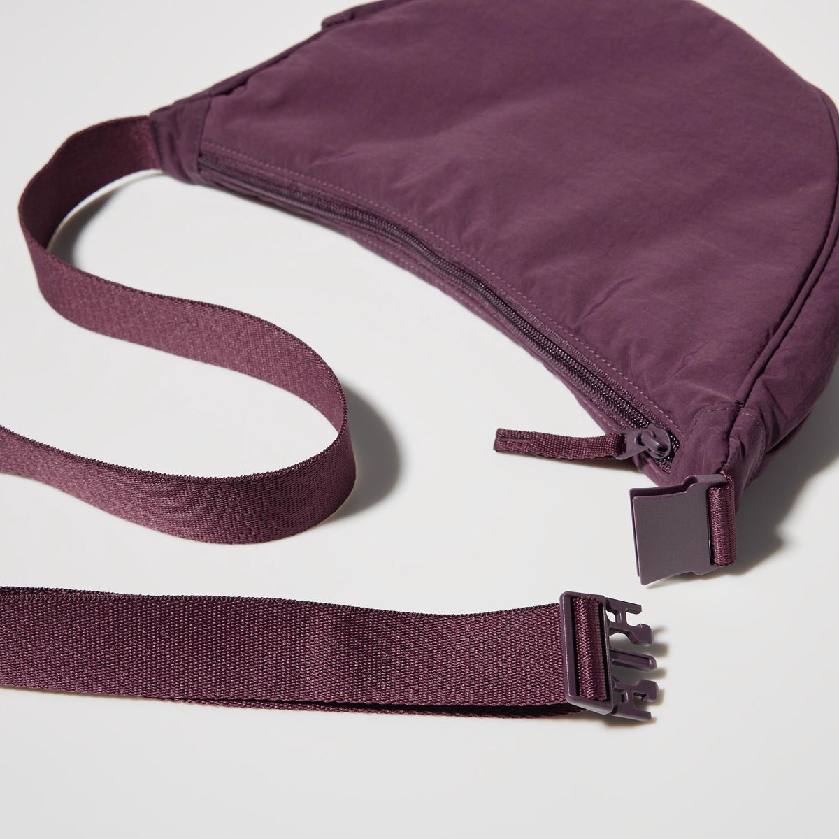UNIQLO Round Mini Shoulder Bag correa con hebilla ajustable