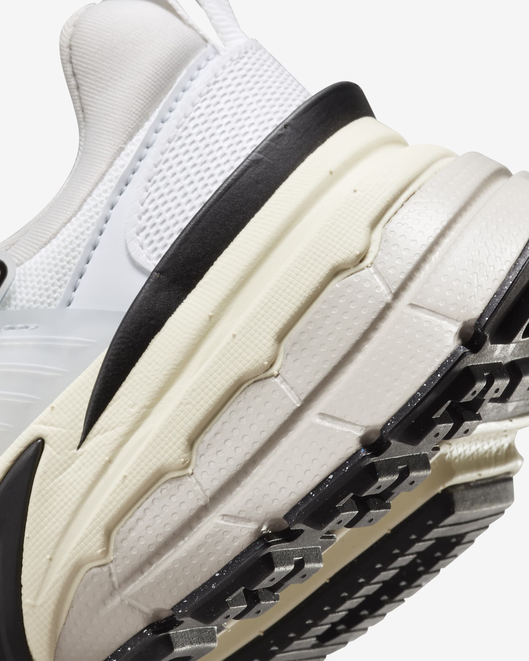 V2K Run Summit White/Pure Platinum/Light Iron Ore/Metallic Silver