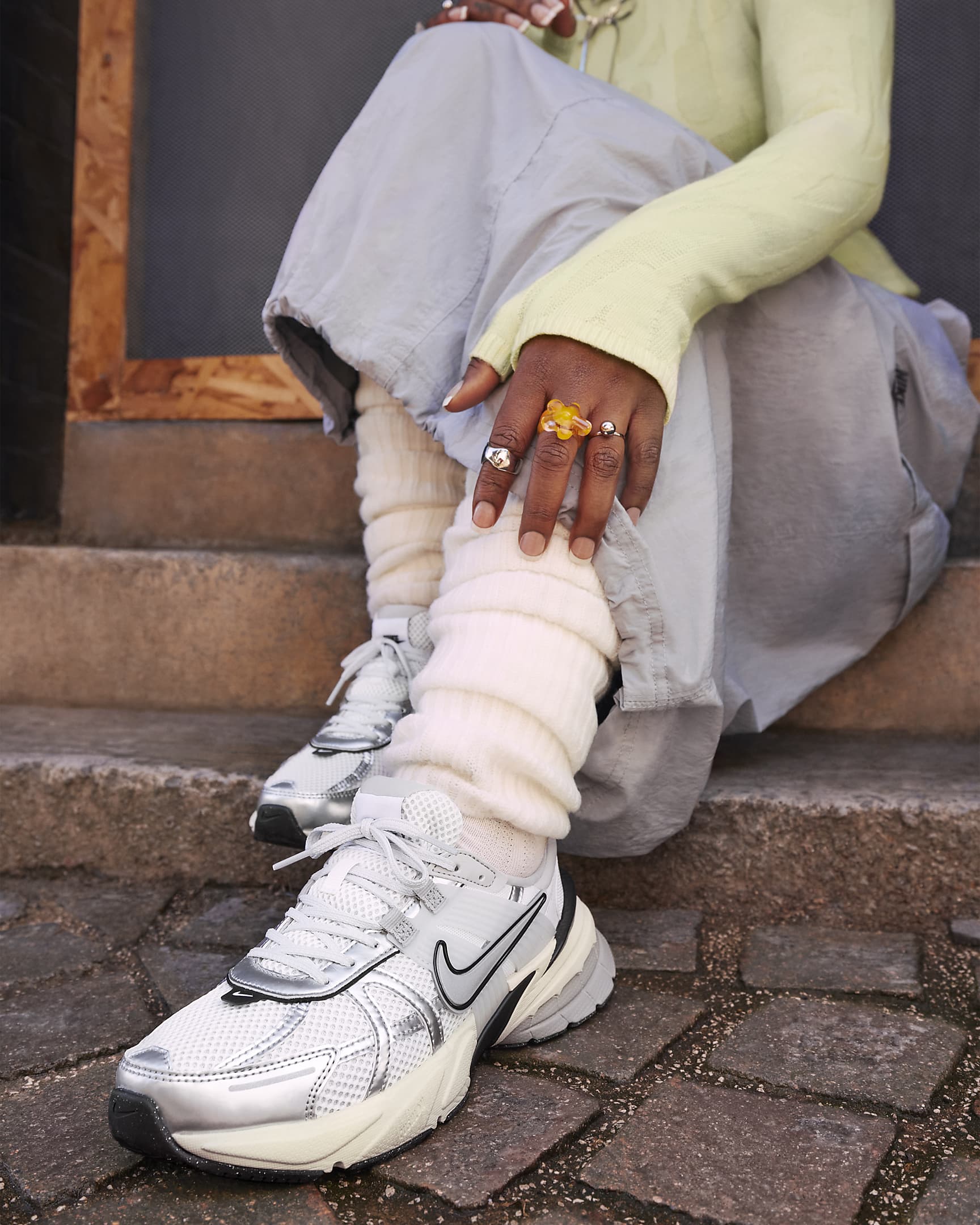 V2K Run Summit White/Pure Platinum/Light Iron Ore/Metallic Silver