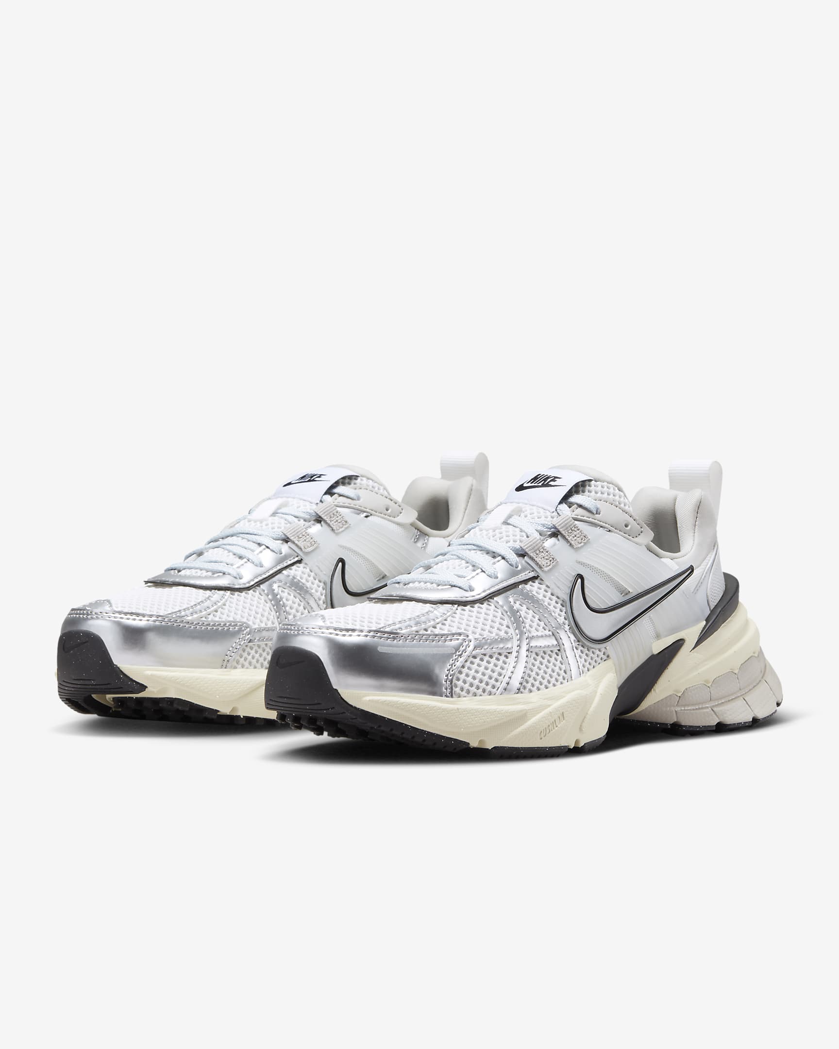 V2K Run Summit White/Pure Platinum/Light Iron Ore/Metallic Silver