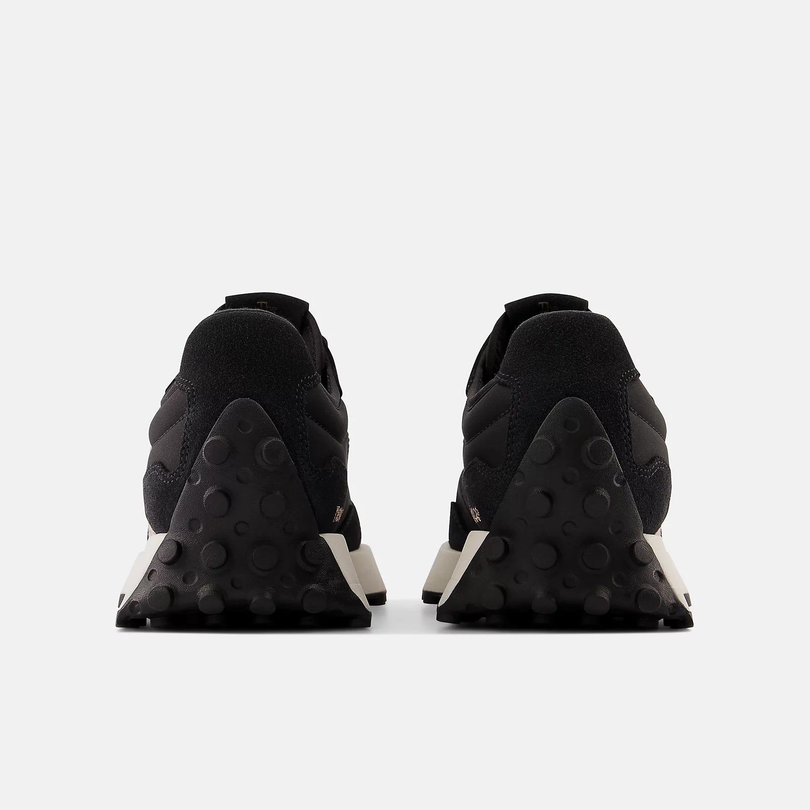 #color_NB 327 BLACK with SEA SALT