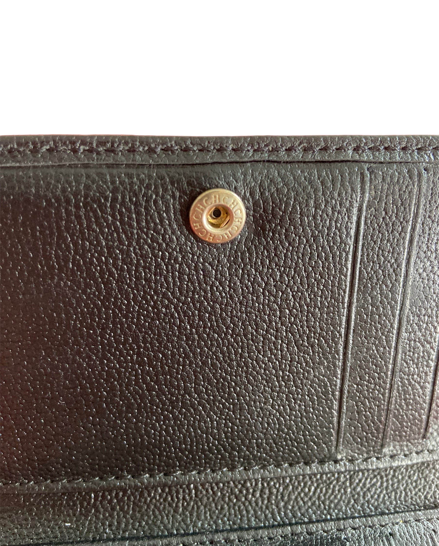 Cartera doblada con monedero