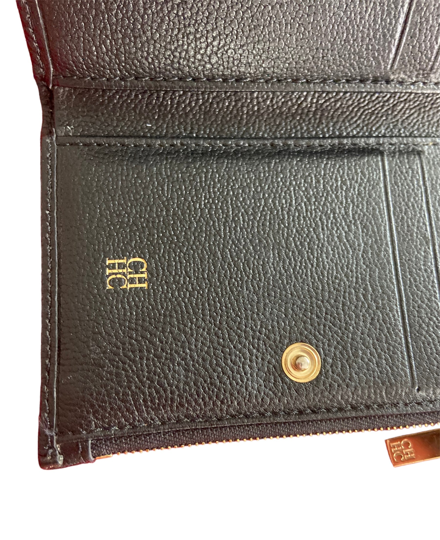 Cartera doblada con monedero