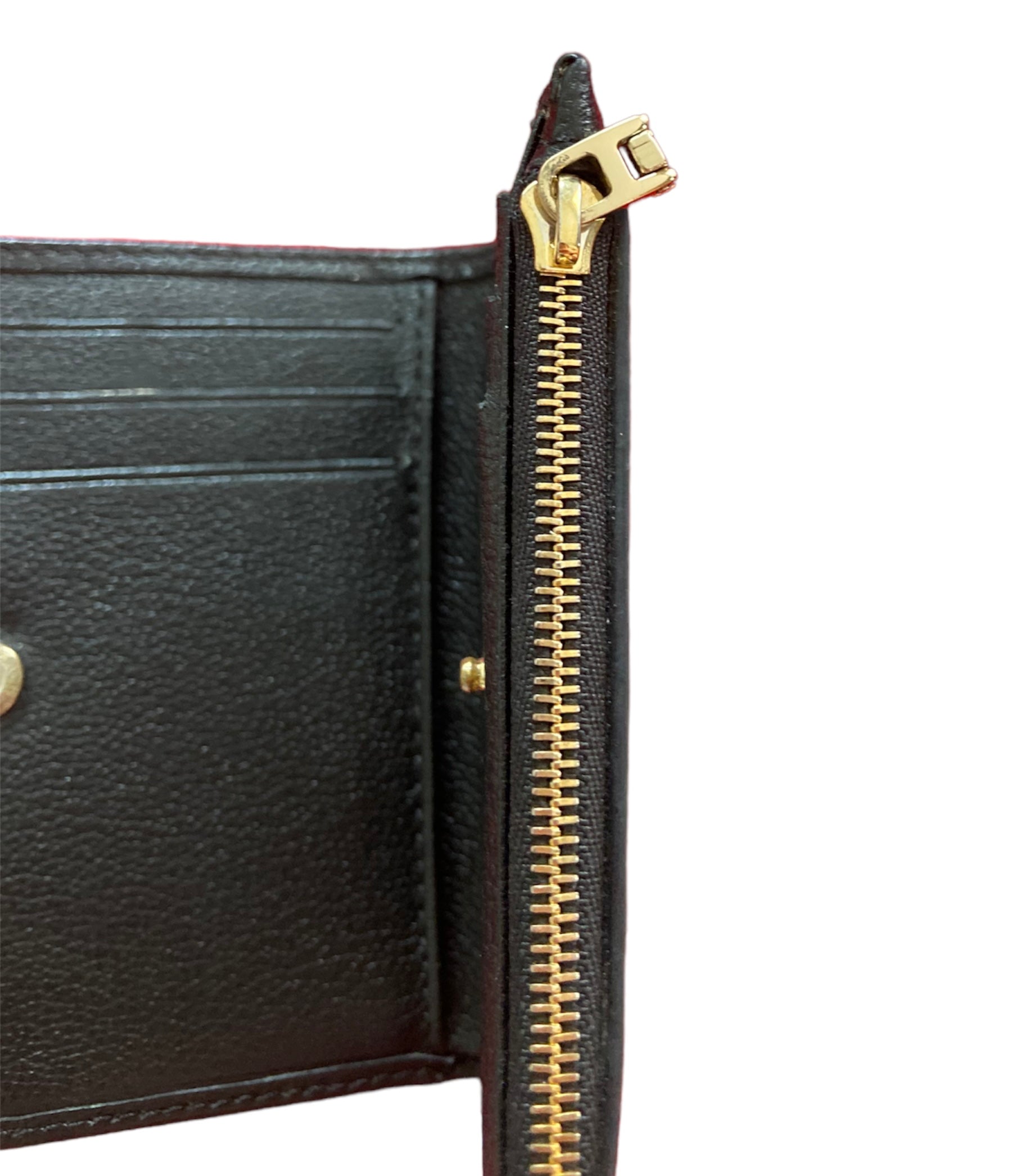 Cartera doblada con monedero