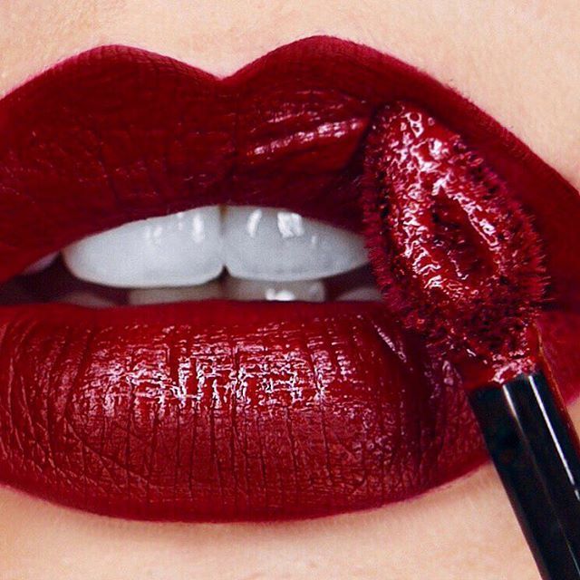 Always On Longwear Metalic Liquid Lipstick - Labial metálico rojo
