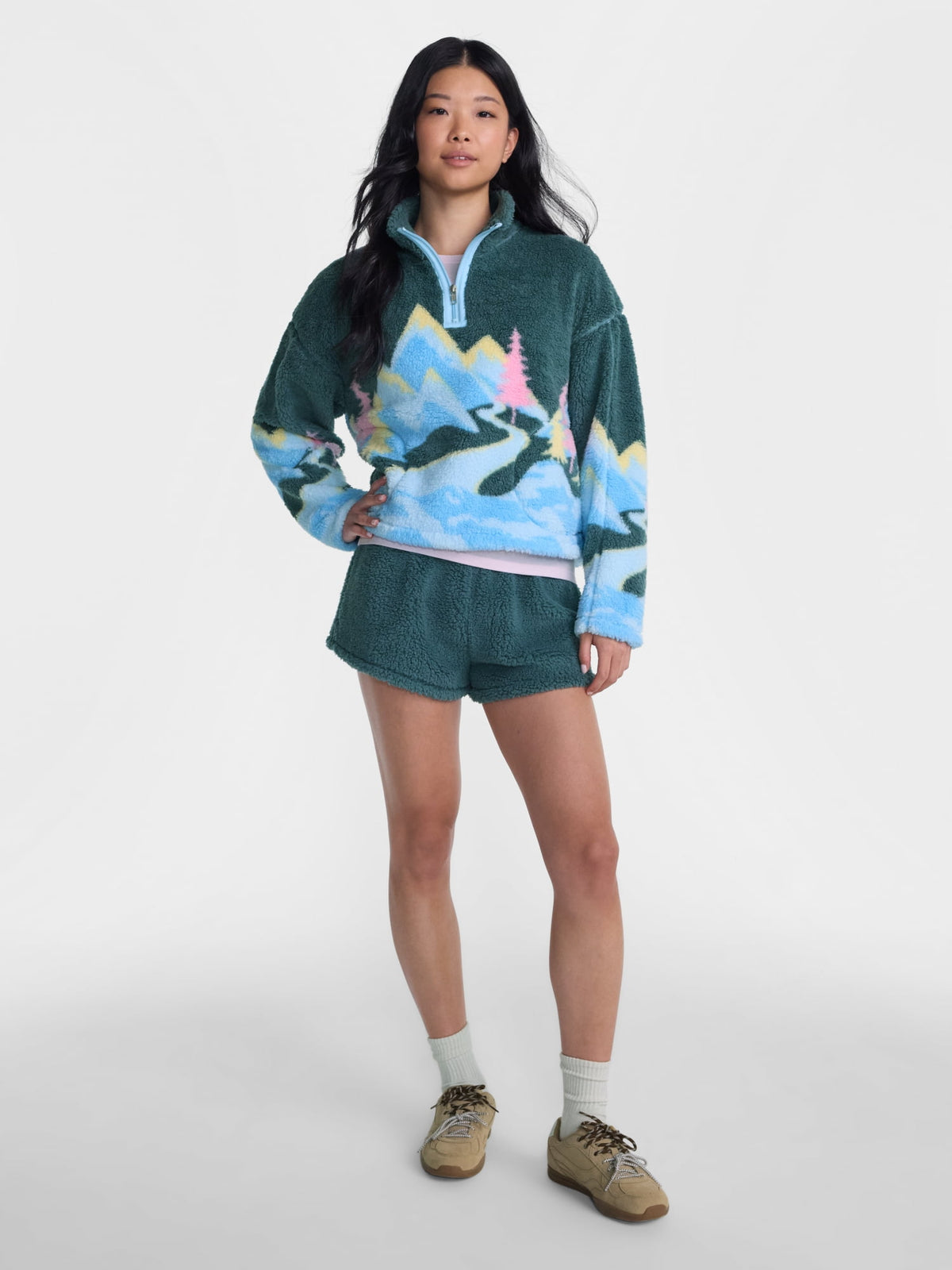 No Boundaries Faux Shearling Plush Pullover para mujer, NOB Emerald Coast Mountains, fotografía adicional de diseño y corte #color_NOB Emerald Coast Mountains
