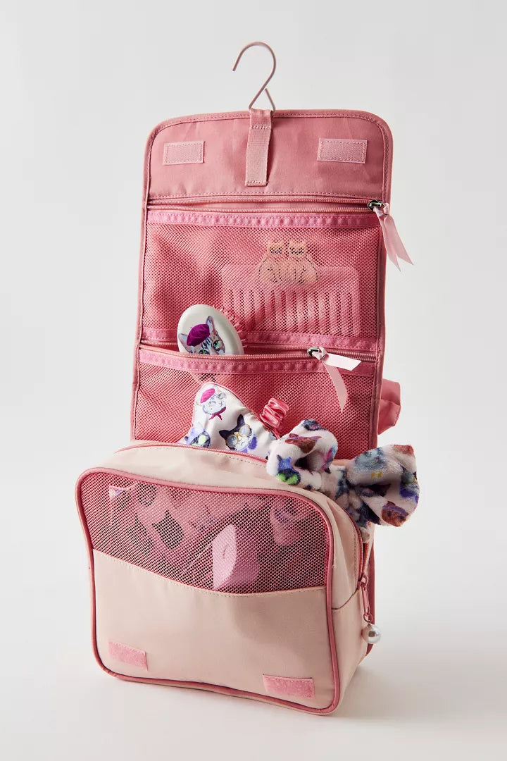 Cosmetiquera de viaje Urban Outfitters acolchada con tapa desplegable y bolsillos.