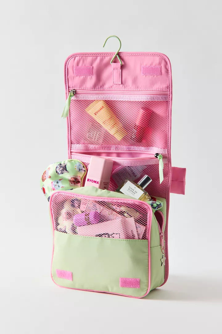 Neceser de maquillaje grande Urban Outfitters con estampado Cat Collage.