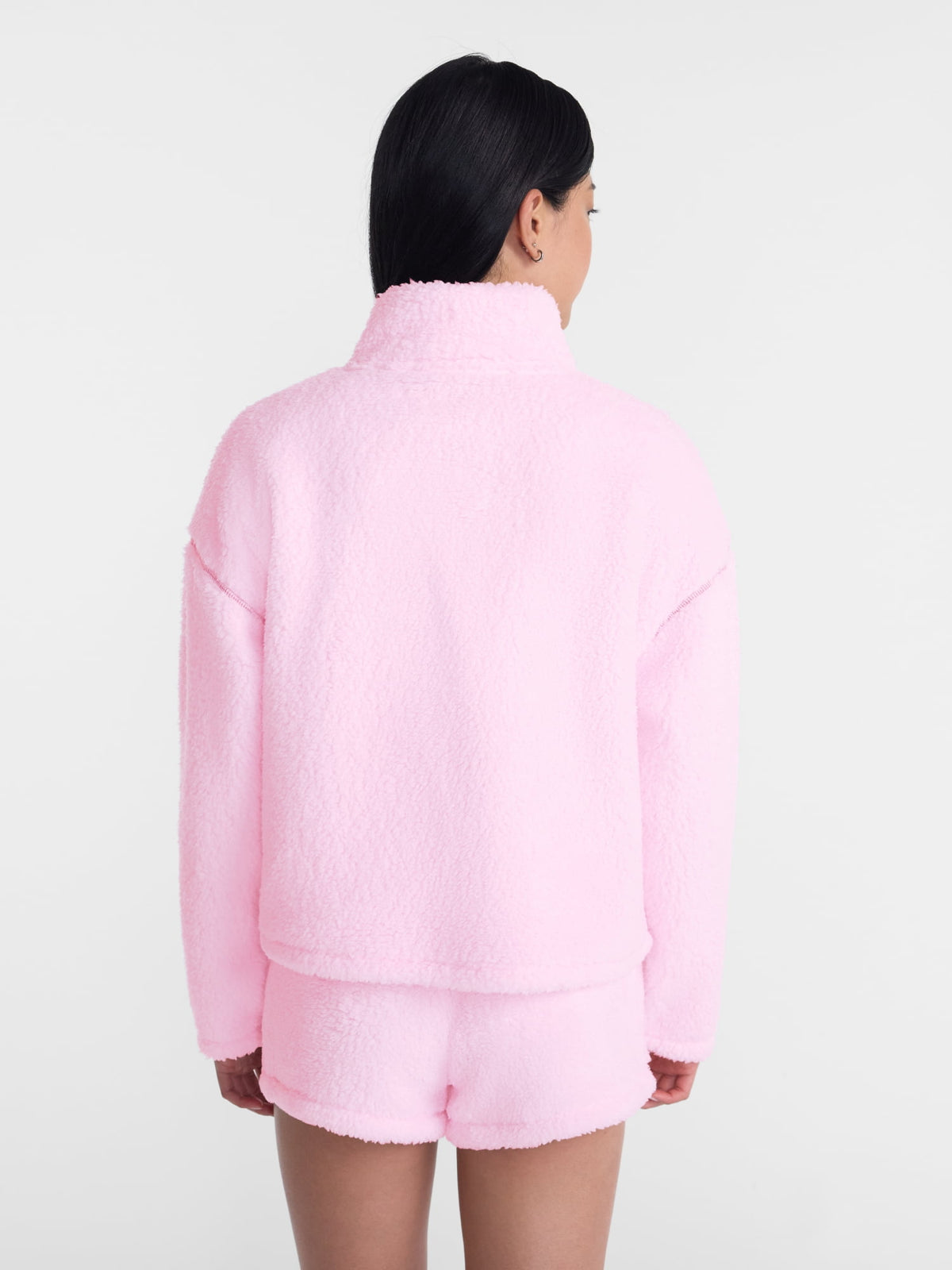No Boundaries Faux Shearling Plush Pullover para mujer, NOB Dreamy Pink, detalle del acabado de la prenda #color_NOB Dreamy Pink