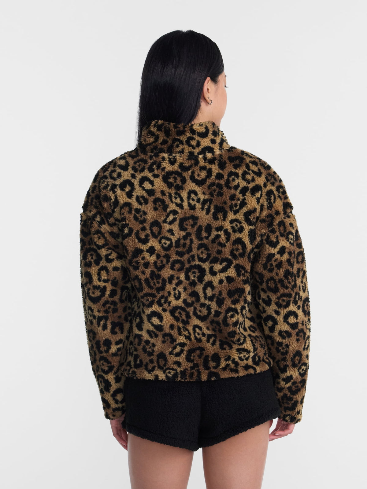 No Boundaries Faux Shearling Plush Pullover para mujer, NOB Animal, detalle del acabado de la prenda #color_NOB Animal