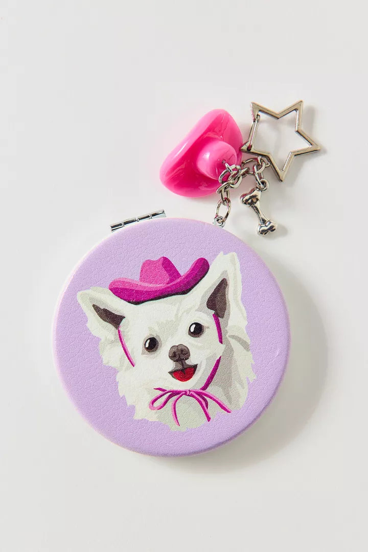 Espejo portátil de bolso Urban Outfitters con clip decorativo. #Color_UO Dog Collage - Cowboy