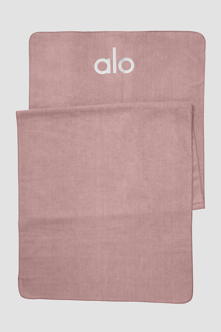 Grounded No-Slip Towel
