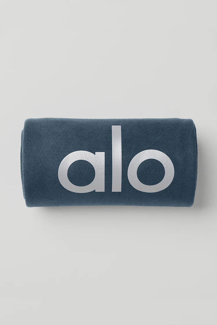 Grounded No-Slip Towel