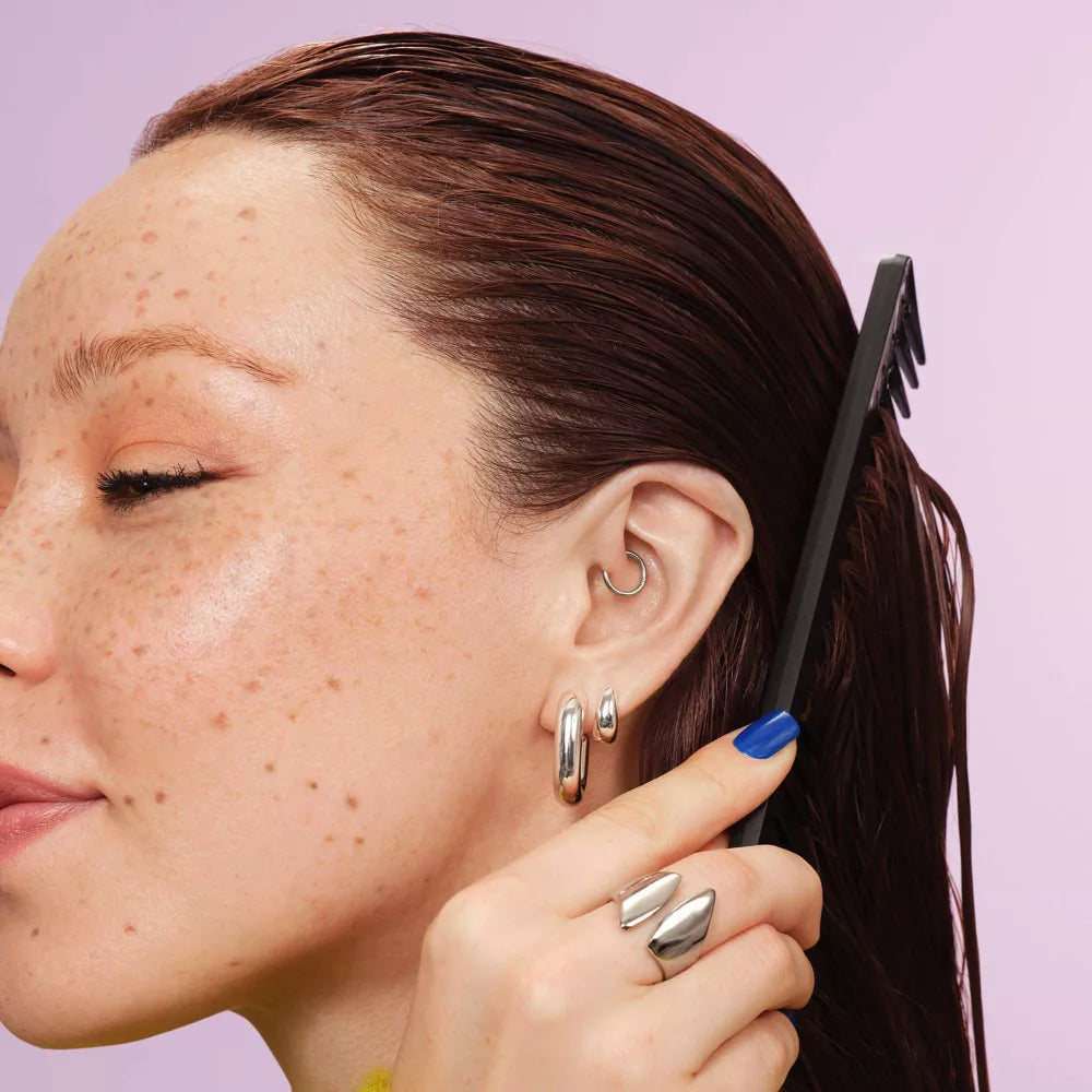 Crema anti frizz ELF con fijación flexible para el cabello