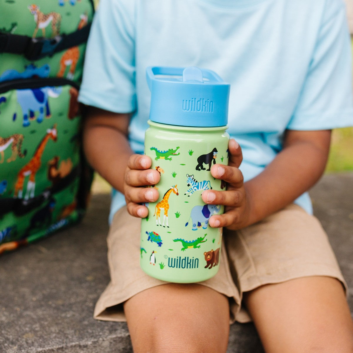 Termo infantil Wildkin de acero inoxidable Wild Animals, vista del producto #color_WIK Wild Animals